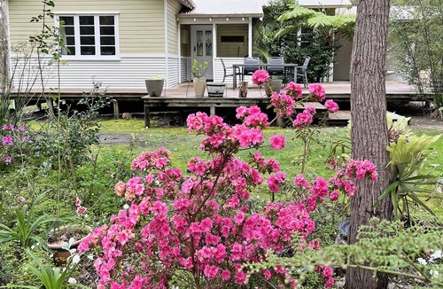 Denmark House | Blue Wren Lodge - forest setting & close to town.