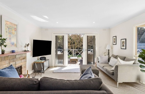 Portsea House | Bluehaven Great location short stroll up the to village
