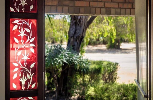 Broadwater House | Bluewater Retreat - Pet-Friendly Coastal Oasis