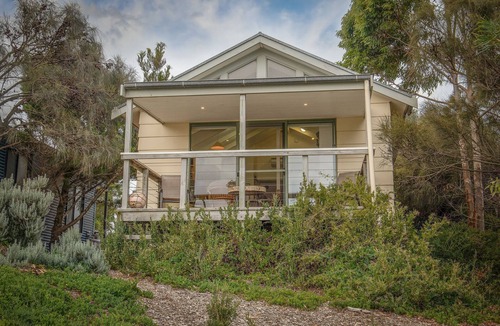 Alexandrina Cabin | Boatman's Cabin offering spectacular expansive River Murray views.