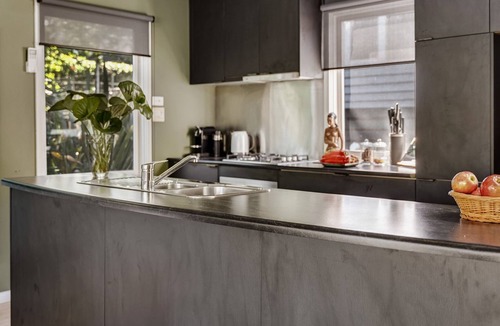 Daylesford House | Boatshed Villas by Istana - Green Door, villa by Lake Daylesford