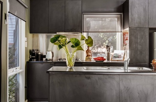 Daylesford House | Boatshed Villas by Istana - Yellow Door, villa near Lake Daylesford