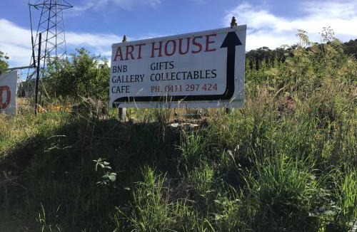 Huonville Bed & Breakfast | Bob Brown Room Art House
