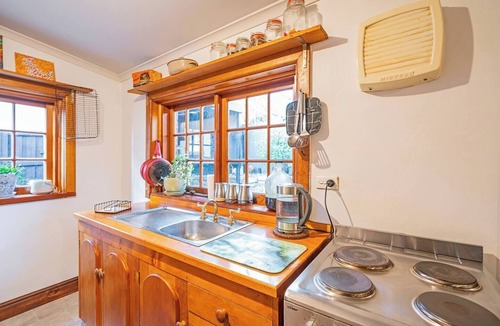 Hobart Central Business District Cottage | Bobs Cottage Nostalgic Charm and Homely Comfort