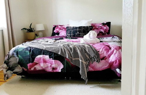 Golden Point House | Boho Style Ballarat Central | Pet Friendly | Sleeps 1-7