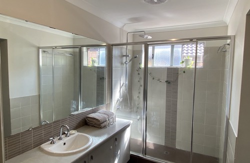 Redcliffe Apartment | Bonassola Night Stop - FREE Wi-Fi