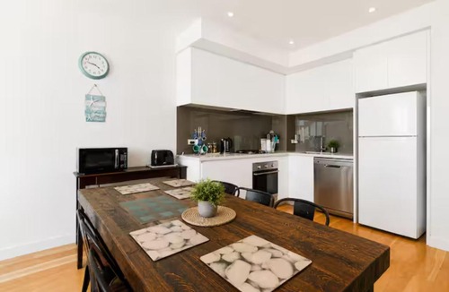 Bonbeach Apartment | Bonbeach Retreat by Ready Set Stay