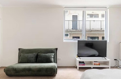 Bondi Beach Apartment | Bondi Beach Studio | Queen Bed, Full Kitchen & AC