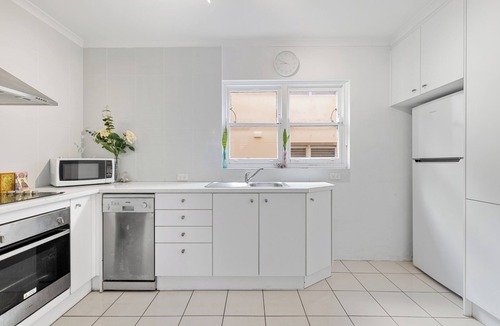 North Bondi Apartment | Bondi beachside beauty location on iconic Bondi beach. 2 min walk to beach