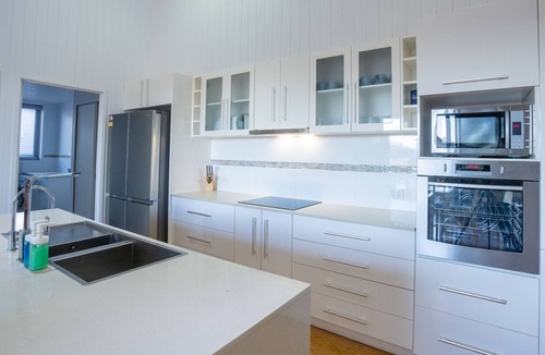 Exmouth House | Bonefish - Marina house with a jetty and a viewing platform!