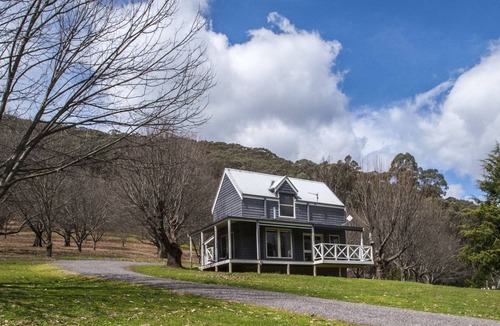 Bright Cottage | Bonnies Cottage quiet romantic getaway