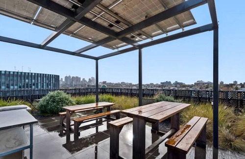 Cremorne Apartment | Book now for NYE- Walk to fireworks, MCG, Cafes & Train