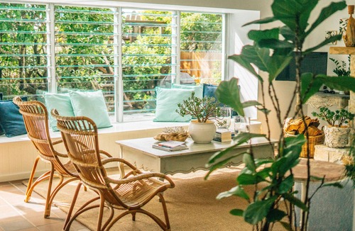 Boomerang Beach House | "Boomerang House" - absolute beachfront with private beach access