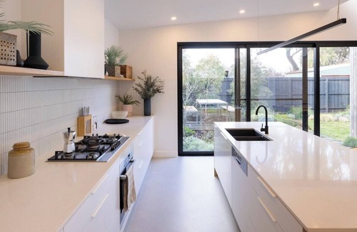 Kyneton House | BOTANICA HOUSE - YOUR KYNETON OASIS