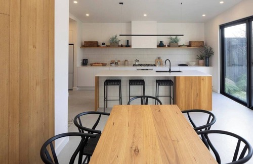 Kyneton House | BOTANICA HOUSE - YOUR KYNETON OASIS