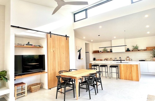Kyneton House | BOTANICA HOUSE - YOUR KYNETON OASIS