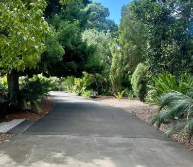 Geelong House | Botanical Gardens City Cottage