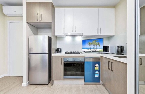 Botany Apartment | Botany 3Br Apt near Airport/Bay/City with Parking