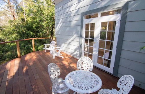 Leura House | Bottlebrush Cabin, cosy private cabin in the trees