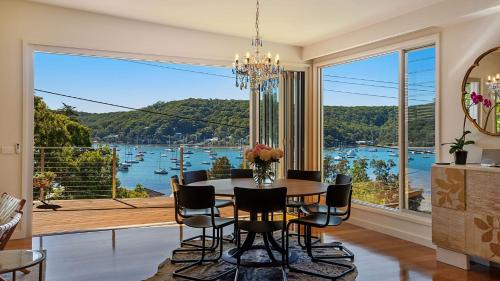Hardys Bay House | 'Bouddi Galing' by HolidayCo