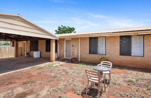 Victory Heights House | Boulder 3-bed, parking, garden. Ideal for hikers. Kalgoorlie Airport 1 km.