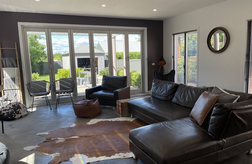Bathurst House | Boutique CBD House "Rest on Russell"