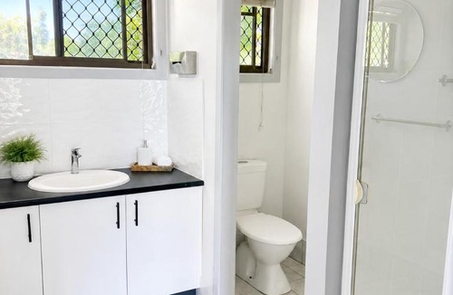 Urangan Villa | Boutique Lakefront Cabin Stillwater