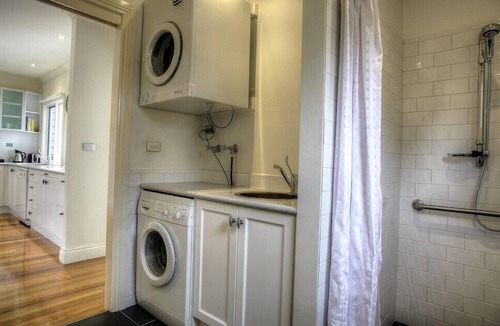 Point Lonsdale Cottage | boutique, peaceful hideaway for couples, solo travellers and accessible escapes