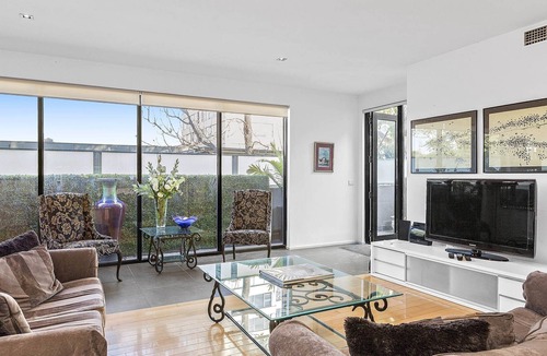 St Kilda West House | BOUTIQUE STAYS - Catani Gardens