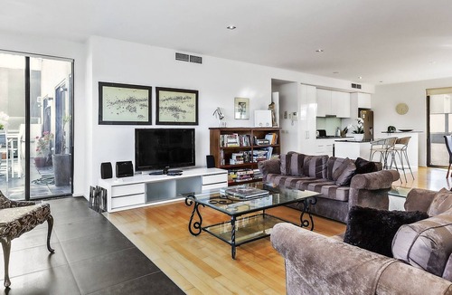 St Kilda West House | BOUTIQUE STAYS - Catani Gardens