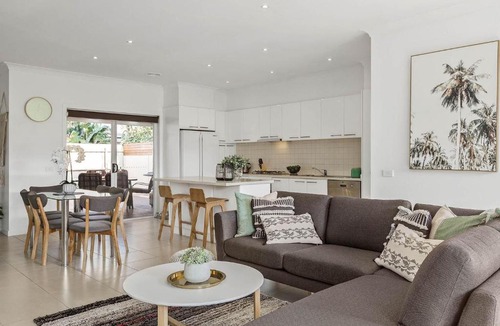 Mentone House | Boutique Stays - The Richardson