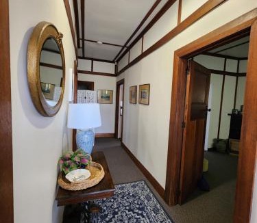 Sandy Bay House | Bowen Toft Villa- FIFO friendly Home-from-Home