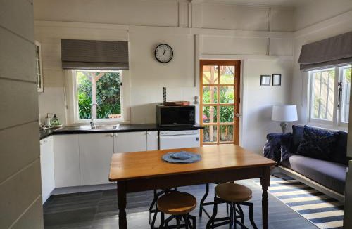 Sandy Bay House | Bowen Toft Villa- FIFO friendly Home-from-Home