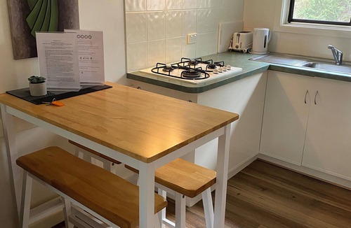 Halls Gap Cabin | Bradshaw House Self contained cabin 5