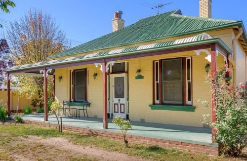 Albury House | Braidwood Cottage on Wood