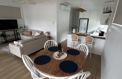 Port Macquarie Villa | BRAND NEW 2 Bedroom Coastal Villa Great location short walk to Shelly Beach