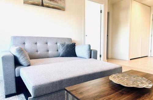 Caulfield North Apartment | Brand new 2BR2BA Caulfield parkbalcony poolgym