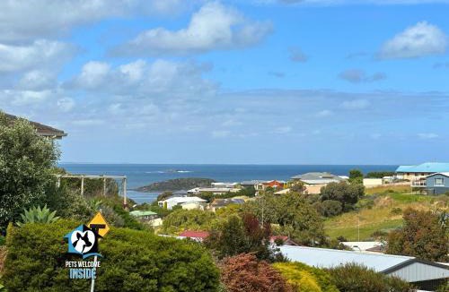 Encounter Bay House | Brand New 3 Bed 2 Bath with Sea Views