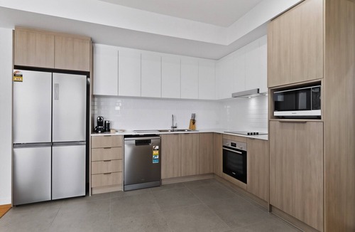 Cannington Apartment | Brand-New 3-Bed Apartment with Scenic Views