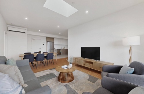 Cannington Apartment | Brand-New 3-Bed Apartment with Scenic Views