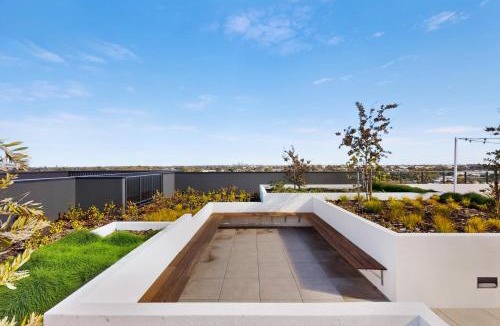 Cannington Apartment | Brand-New 3-Bed Apartment with Scenic Views