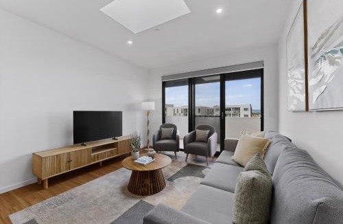 Cannington Apartment | Brand-New 3-Bed Apartment with Scenic Views