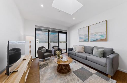 Cannington Apartment | Brand-New 3-Bed Apartment with Scenic Views