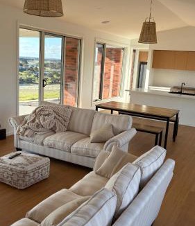 Warrnambool House | Brand New Beach Escape