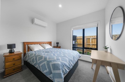 Mernda Bed & Breakfast | brand new entire house in Mernda
