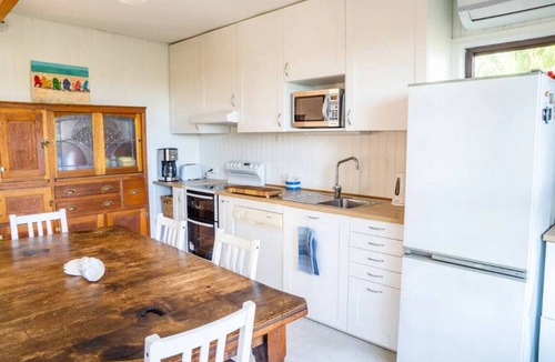 Breamlea House | BRE001 · Blissful Blue: Charming Beach Shack in Breamlea