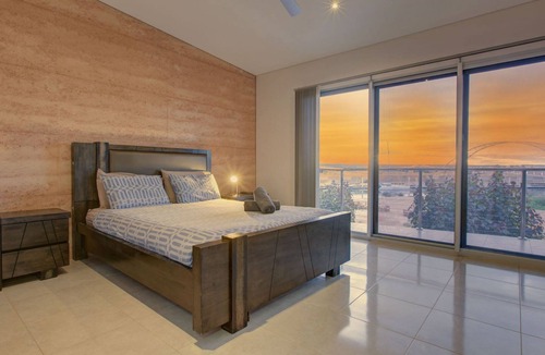 Exmouth House | Break Away - 4 bedroom, 2 bathroom modern home with access to the Mantarays pool