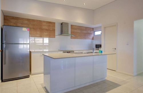 Exmouth House | Break Away - 4 bedroom, 2 bathroom modern home with access to the Mantarays pool