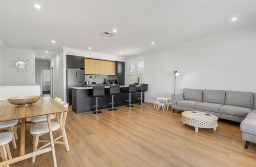 McCracken House | Break Away | Beachside, Pet-Friendly Retreat with Granite Island Views
