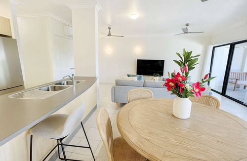 Townsville Apartment | Breakwater Marina Apartment | Pool, Parking, Walk to Ferry & Strand